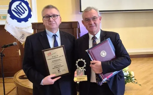 Prof. Krzysztof Jóźwik i dr hab. inż. Robert Cichowicz, prof. PŁ