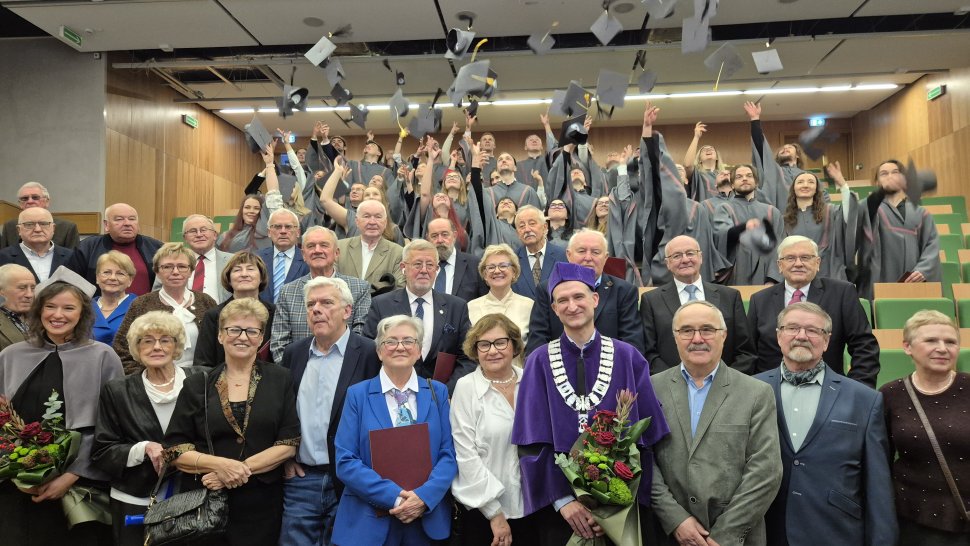 Złote Dyplomy i Certyfikaty Ukończenia Studiów