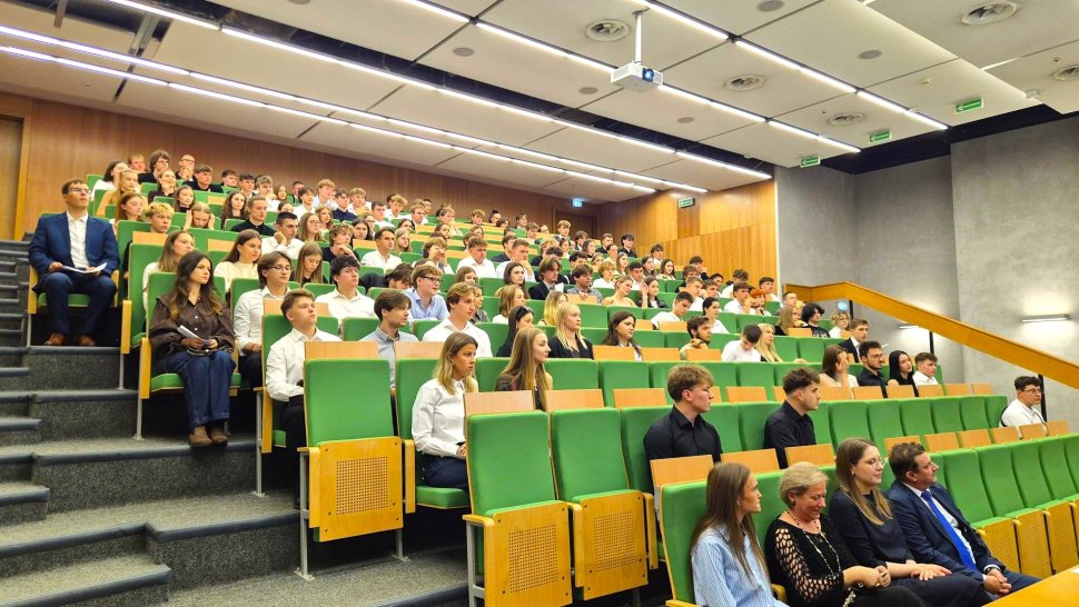 Studenci podczas inauguracji